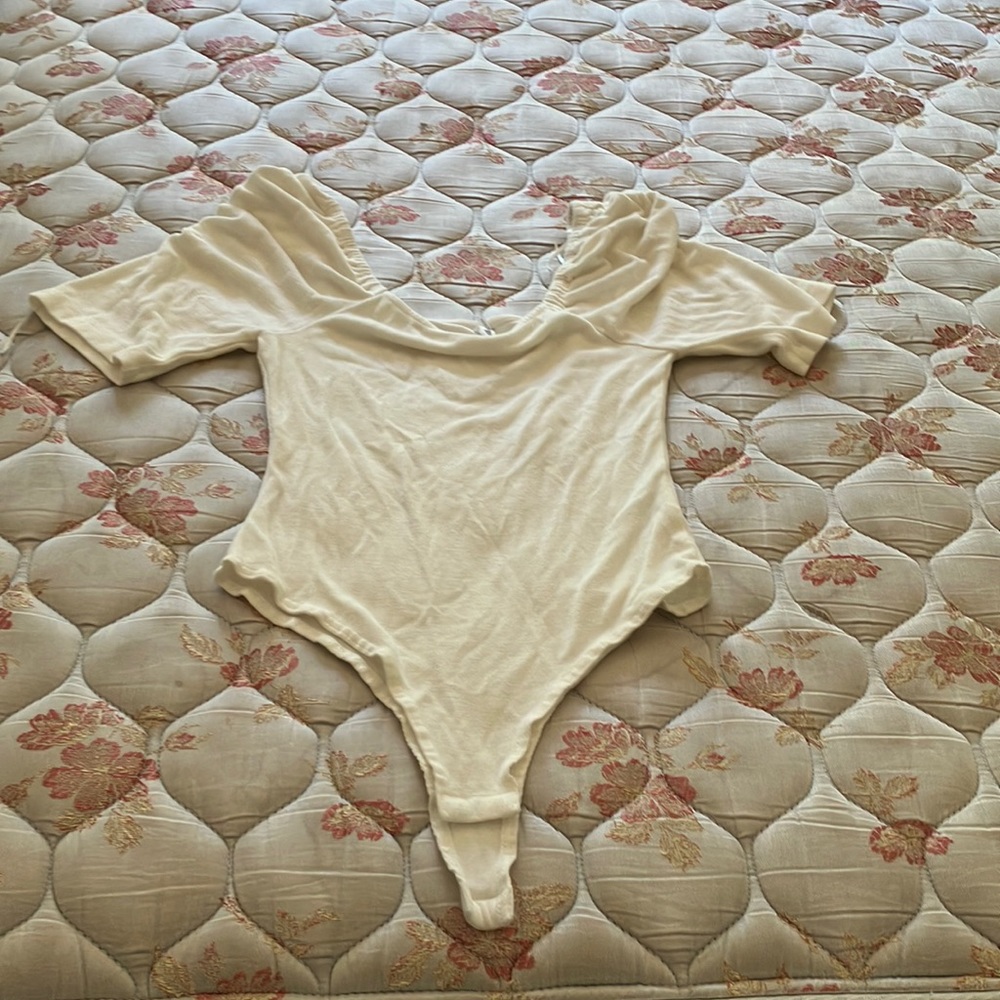 Brand: Glam Size: Small Color: Cream Price: 20$